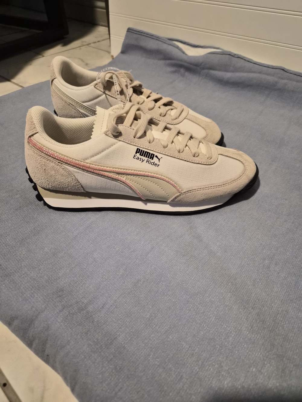 Women's PUMA Easy Rider Women's Cream Running Sneakers